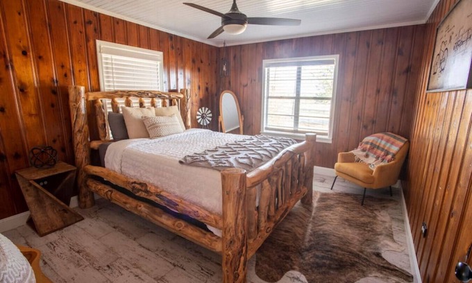 Russellville Cabin | Nebo’s Foot, Hike&Bike Cabin Escape at Mt. Nebo