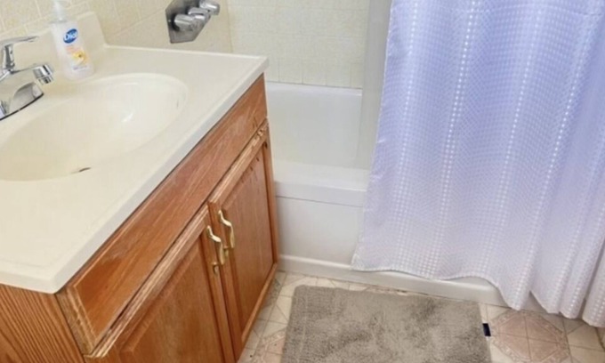 Riverside House | Need a Place to Stay? We’ve Got You