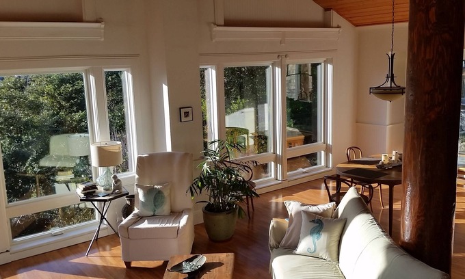 Manchester House | Need to get away? This is your home away from - everything!nSEAGLASS Irish Beach