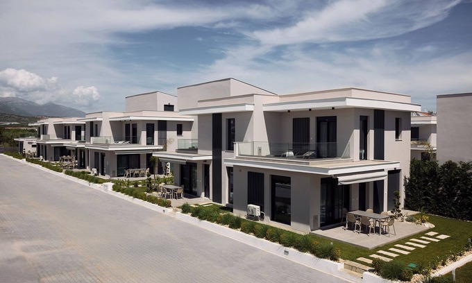 Paralia Ofryniou Villa | Nefeli Lux-Two - Bedroom Duplex with Garden