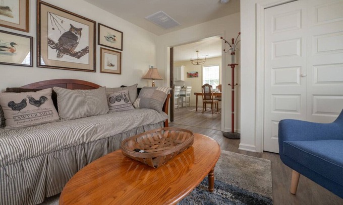 Kernersville House | Nelson Street Cozy Getaway