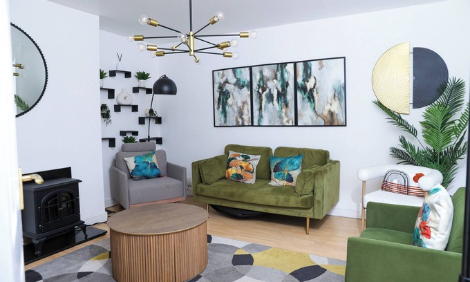 Little Hulton House | nEntire 3Bed in Greater Manchester| Fast Wi-Fi, Garden & Free Parking.