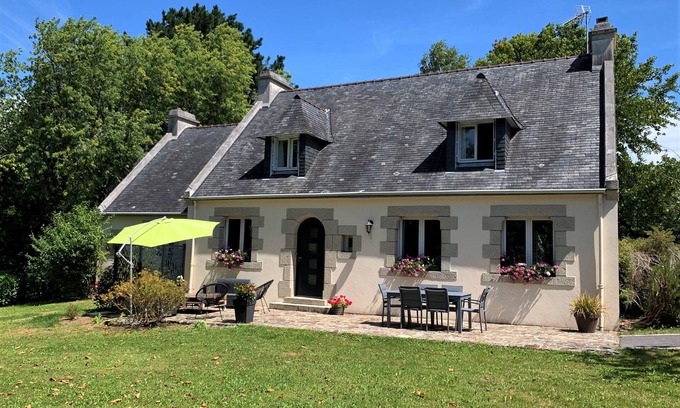 Locronan House | Neo-Breton house 200 m from the historic heart of LOCRONAN