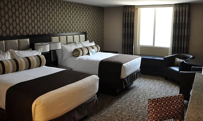 Downtown Las Vegas Hotel | Neon Capital of the World! 2 Great Units, Casino, Pool, Bar!