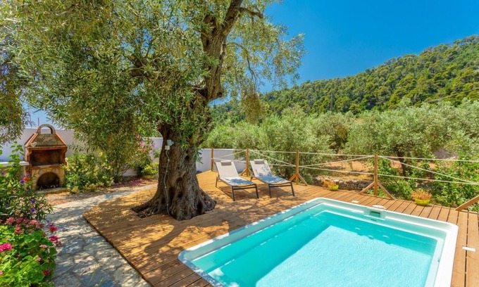 Votsi Villa | Neptune Private Pool, Walk to Beach, A/C, WiFi