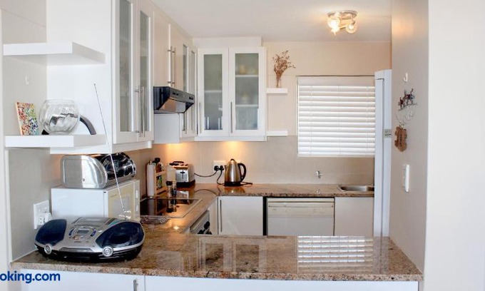 Muizenberg Apartment | Neptunes Rest Muizenberg Beach