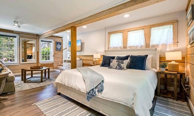 Falmouth Foreside Apartment | Nest at Town Landing - 5 Min Walk to Ocean, 2 King Beds, 15 Mins to Portland