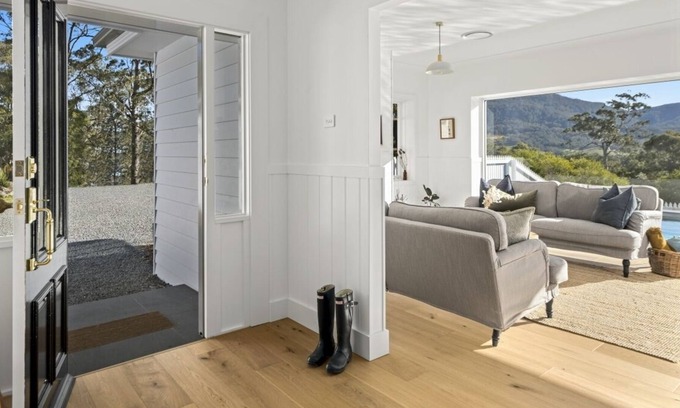 Barrengarry House | Nestled Beneath the Magnificent Barrengarry Escarpment