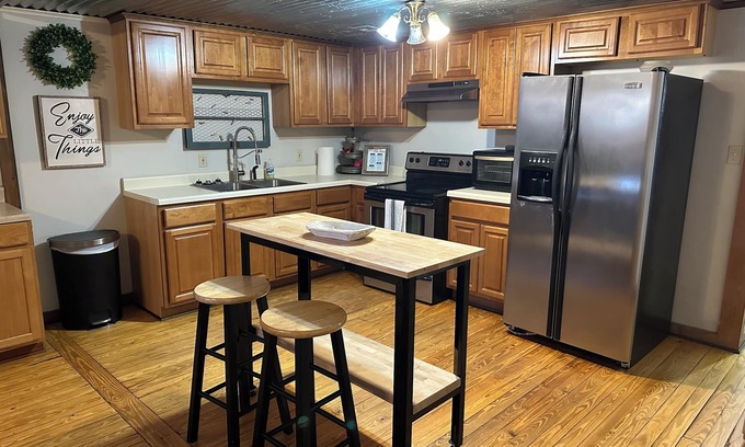 Lake Arthur House | Nestled in the heart of downtown Lake Arthur, walking distance from food & fun!