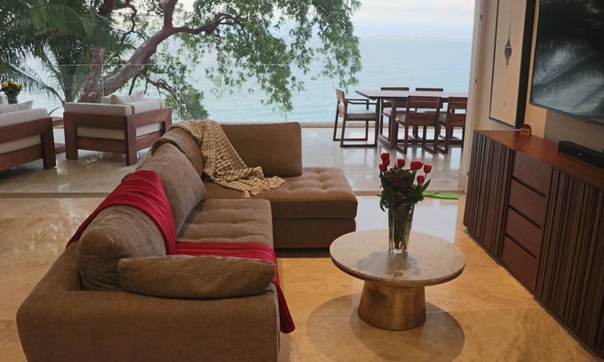 Conchas Chinas Apartment | Nestled on the Edge of the Bay
