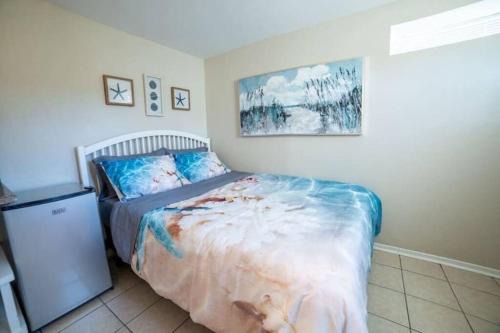 Ventura Apartment | Netflix, Bikes, Stocked Kitchenette, Beach Gear