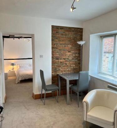Godalming Apartment | Netflix Chill Apartment