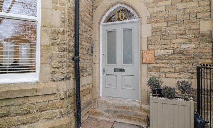 Buxton Cottage | NETHERDALE PENTHOUSE, family friendly in Buxton