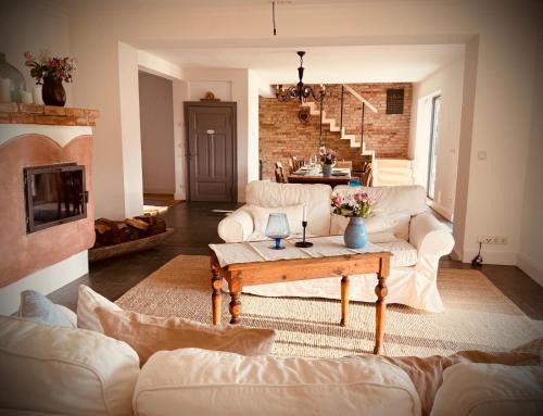 Kuhs Bed & Breakfast | Neu! ULENHUUS Mecklenburgische Schweiz Laage Güstrow Rostock Port Bed and Breakfast - Pension -Ferienhaus - Familienurlaube bis 10 Personen