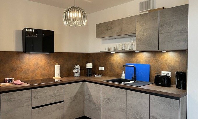 Schirmitz Apartment | Neue Dg-wohnungparkplatzaufzugbalkonnetflix