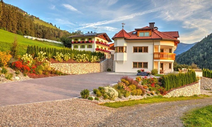 San Lorenzo di Sebato House | Neunerspitze Comfortable holiday residence