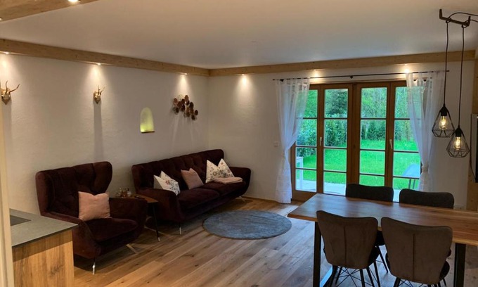 Holzkirchen Apartment | Neurenovierte Ferienwohnung Franzl