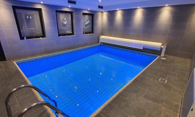 Uedesheim House | Neusse Ferienwohnung mit Schwimmbad