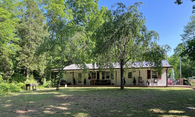 Falls of Rough House | Never a Better Day Cabin with Private Lake Access - boat, fish, swim!