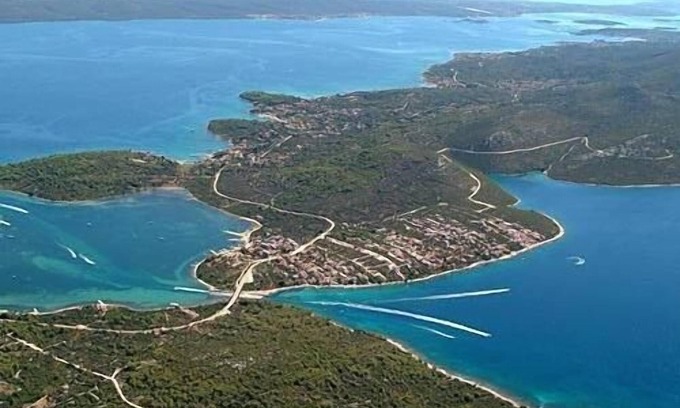 Nevidane House | Nevidjane: House/Villa on the island Pasman near "Kornati", giving away organic vegetables