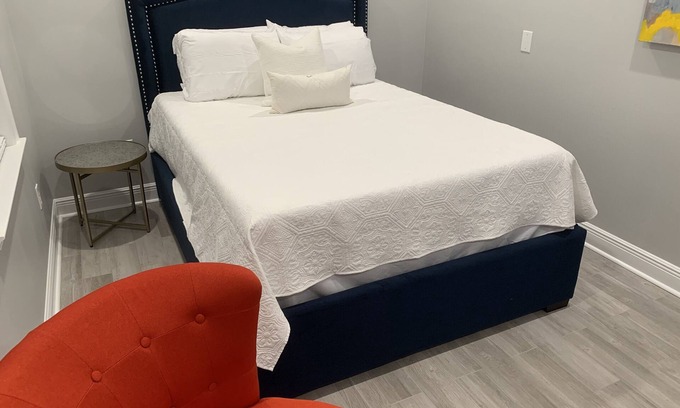 Tulane - Gravier House | “NEW” 1 Bed 1 Bath 1 Block From Street Car Line-Only 7 blocks to French Quarter!