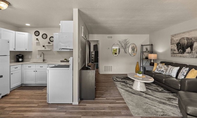 Uptown Sedona House | NEW 1 Bedroom Condo in Uptown Sedona - Sunset Condo 4 - S024
