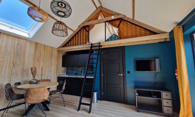 De Haukes House | New! 100% nature house with views over the landscape and the setting sun