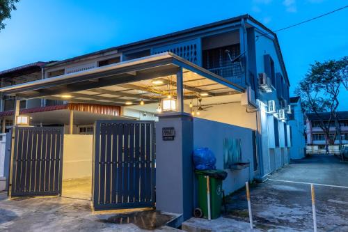 Taman Islands Glades House | *NEW 12Px w KTV/KidsPool/Billiard/Jacuzzi near USM
