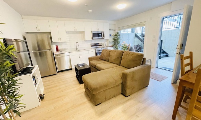 Port Coquitlam House | New 1BR Garden Suite, AC,EV,Parking,WIFI,Netflx,
