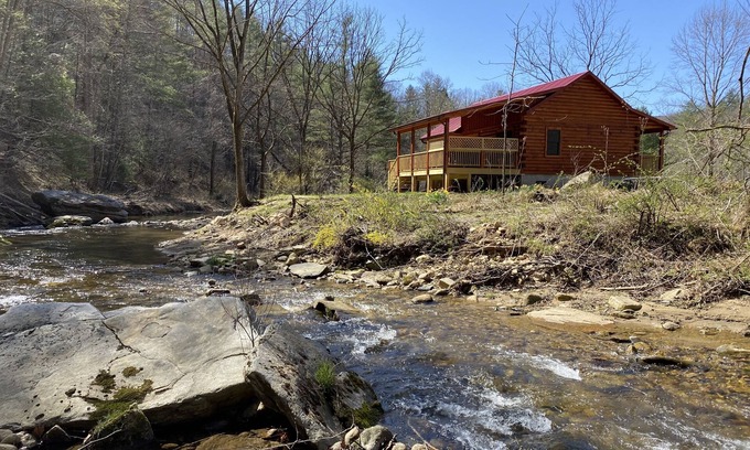Deep Gap Cabin | New 2/2 Log Cabin, Rushing Trout Stream, Hot Tub, Fireplace, 8 acres, WiFi
