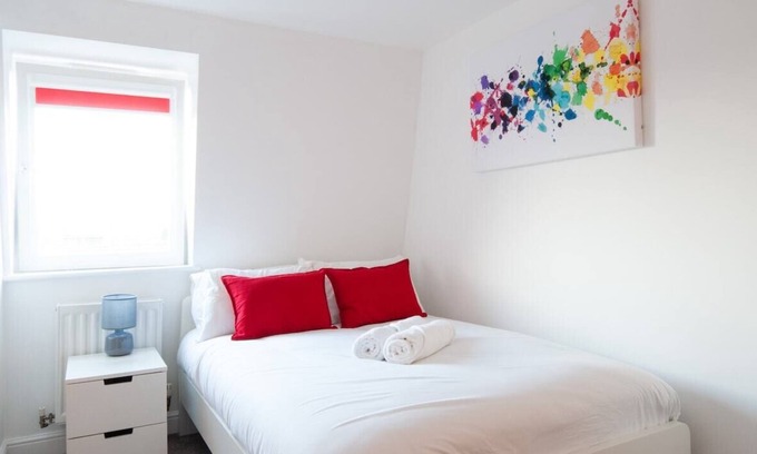 Burton on Trent Apartment | *New* 2-Bed Modern Apartment