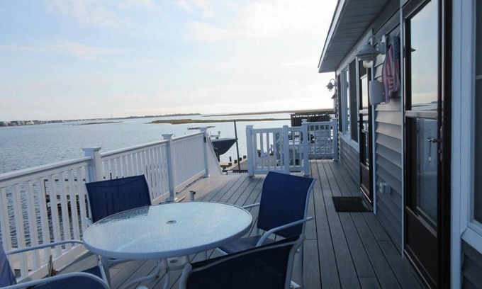 Manahawkin House | New 2 bedroom bay front on Cedar Bonnet Island
