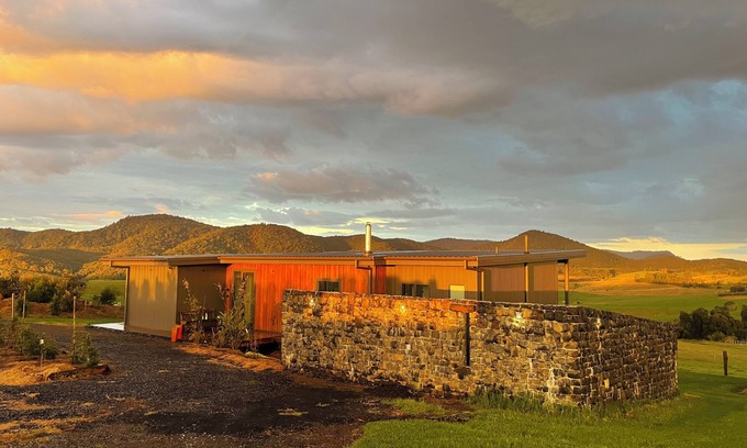 Dorrigo Mountain House | New 2 bedroom off grid cottage 2 minutes from Dorrigo National Park