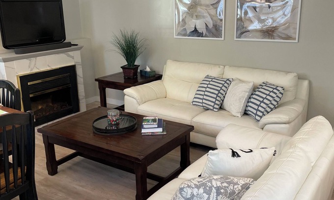 Christina Lake House | New 2 bedroom suite with private parking and entrance steps away from beach