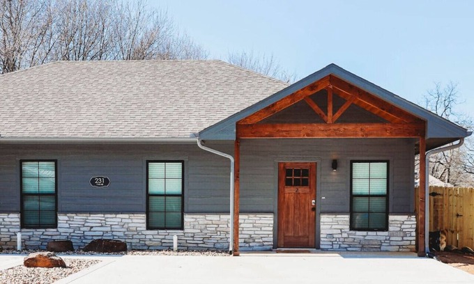 Paris House | New 2 BR, 2B, 231 11th. NE unit2