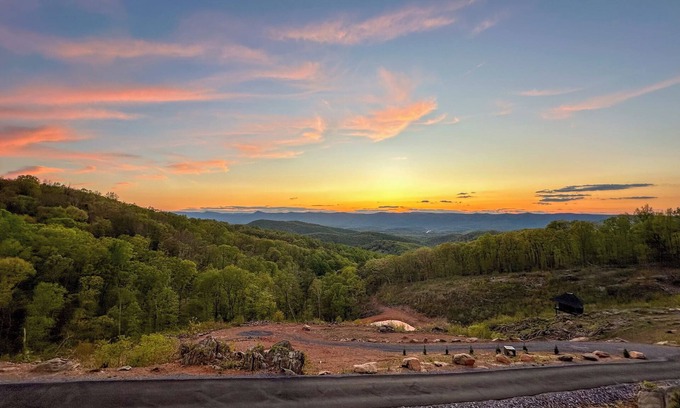 Rileyville Cabin | NEW 2024 Sunset Views𣰠Hot Tub Pets 9BD/3BA