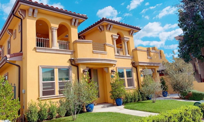 Alhambra Condo | ⭐️⭐️⭐️⭐️⭐️New 2b3b with garage in Alhambra，walk to Costco and Target
