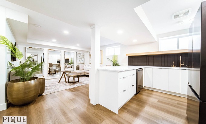 Northwest Edmonton Apartment | NEW 2Bed Luxury Retreat Suite-King Bed-AC-WiFi
