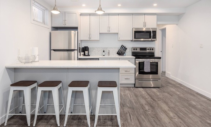 Saskatoon House | NEW 2Bed Modern Basement-Suite w/Indoor Fireplace