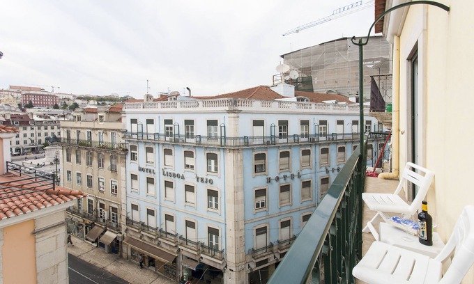 Sao Cristovao e Sao Lourenco Apartment | NEW! 2bedroom apt in the heart of downtown Lisbon, sunny 4th floor with elevator