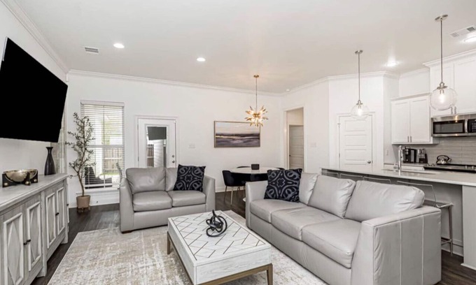 Highlands - Perkins House | NEW 3 BD/2.5BA Townhouse by LSU