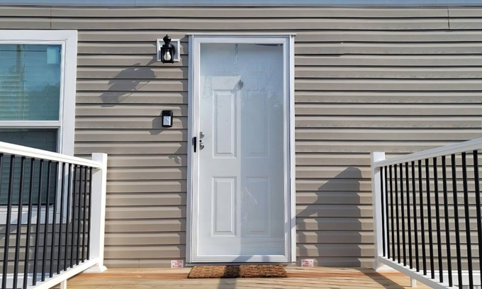 Goreville House | New 3 bd 2 bath Lake of Egypt. Sleeps 6. Pet friendly. Room to park boat and RV.