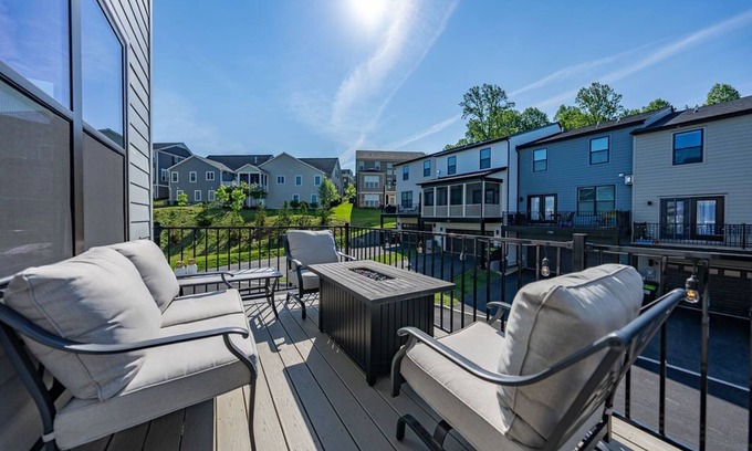 Fontana House | ★ New 3 Bed/4 Bath | 10 min to UVA/Hospital/Wineries/Downtown Mall