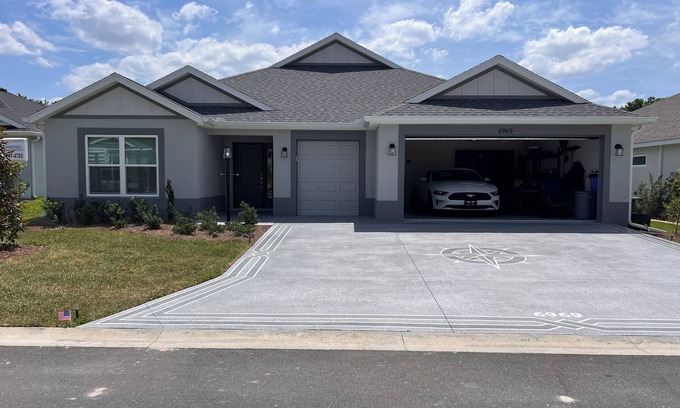 Okahumpka House | New 3 bedroom/3 bathroom home with pool and hot tub in Lake Denham!