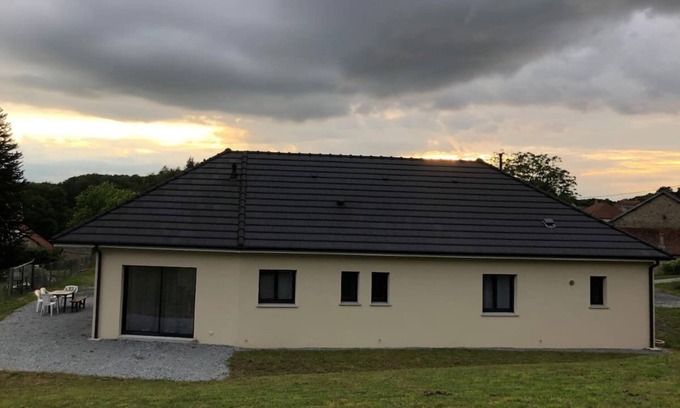 La Brionne House | New 3-bedroom bungalow with private parking