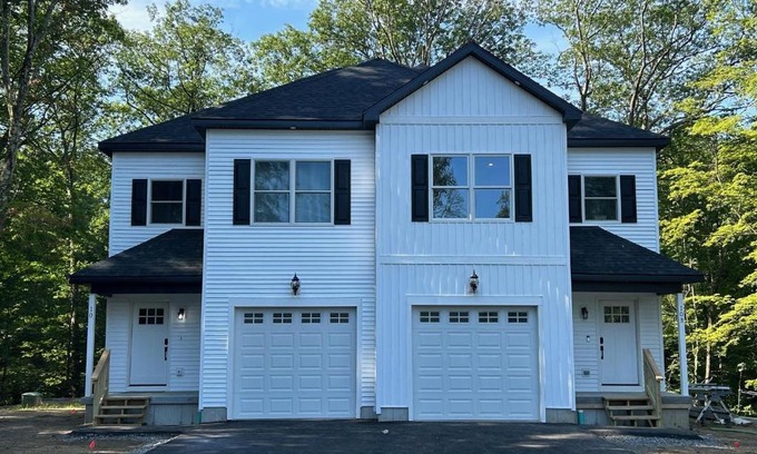 Saratoga Springs House | NEW 3 bedroom - Thoroughbred Farm & Lake Views!