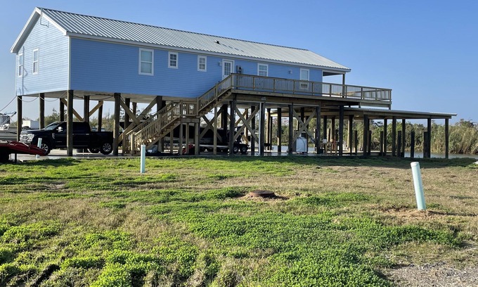 Venice House | New 3 bedroom 3 full bath house with a boat slip
