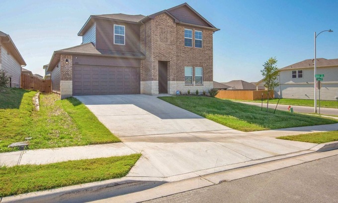 Austin House | NEW! 3-BR home w/ Large Yard, W/D, Patio & Grill