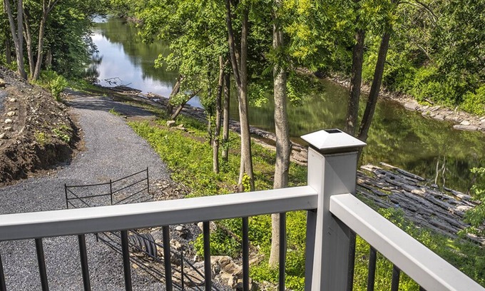 Mount Marion House | New 300 foot Private Waterfront. Modern 3 bedroom home, Kayaking Swimming