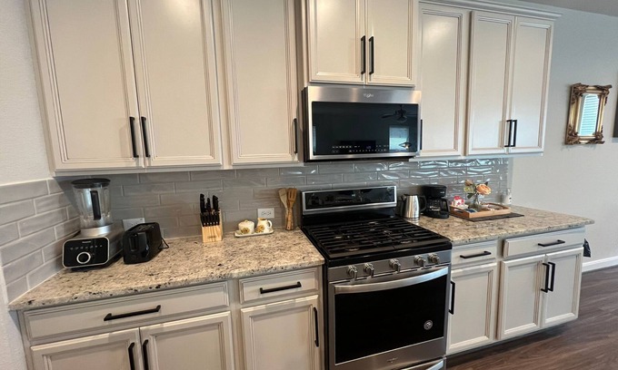 Spring Shadows House | New 3bedrooms 2.5bathrooms with Tesla charging station.